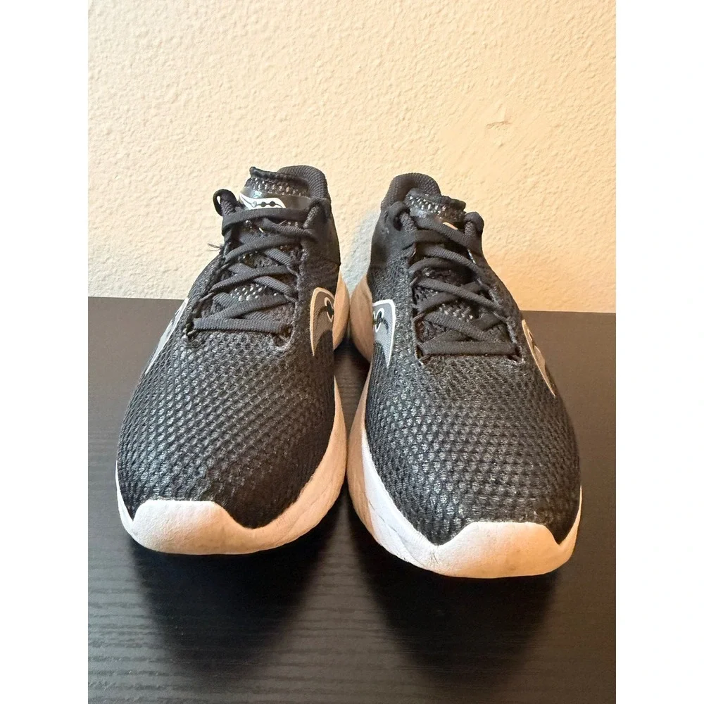 Saucony Kinvara 14 Womens Running Shoes Black White S10824-05 Size 7.5
